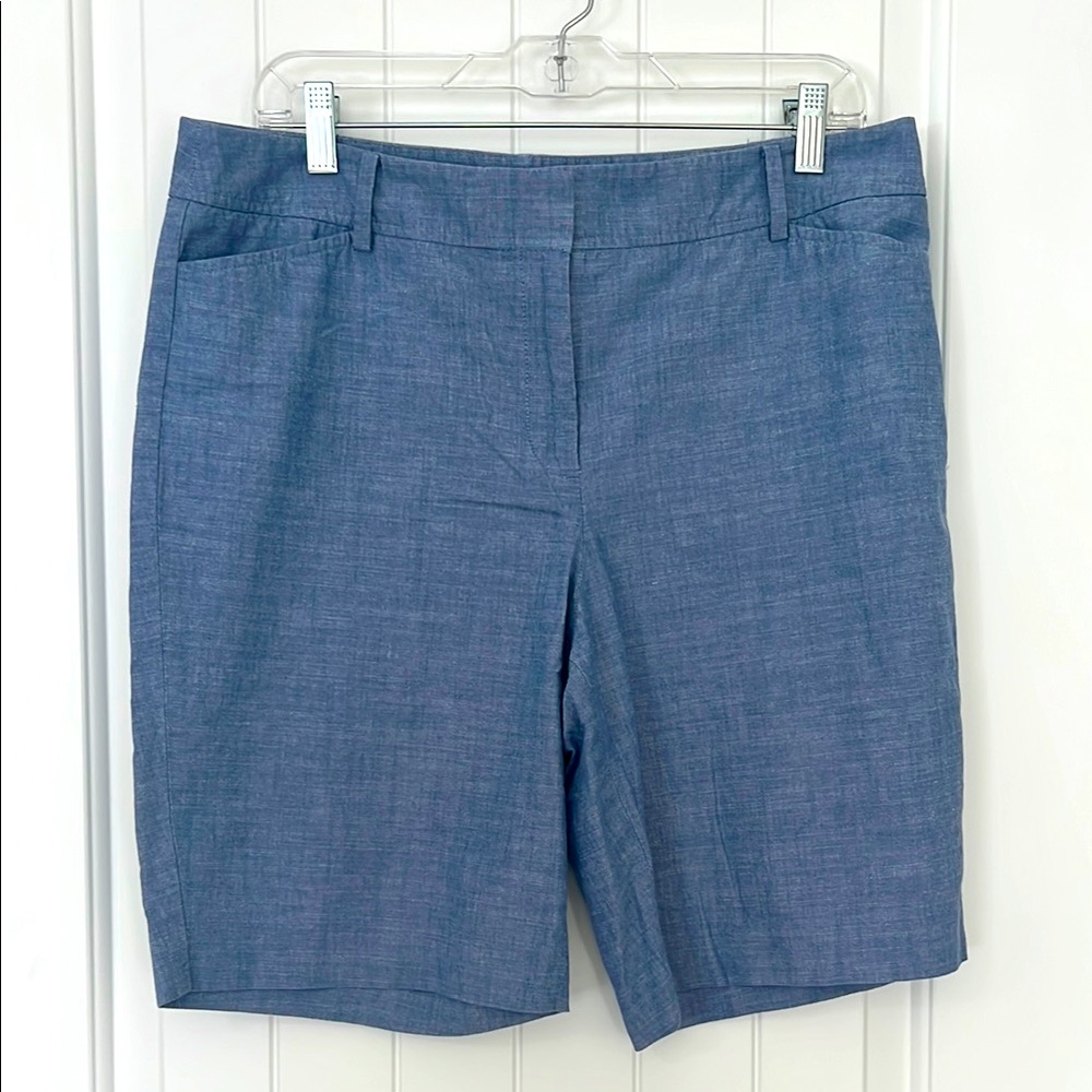 Talbots. Sz 12P, light blue, 100% cotton, Bermuda short.